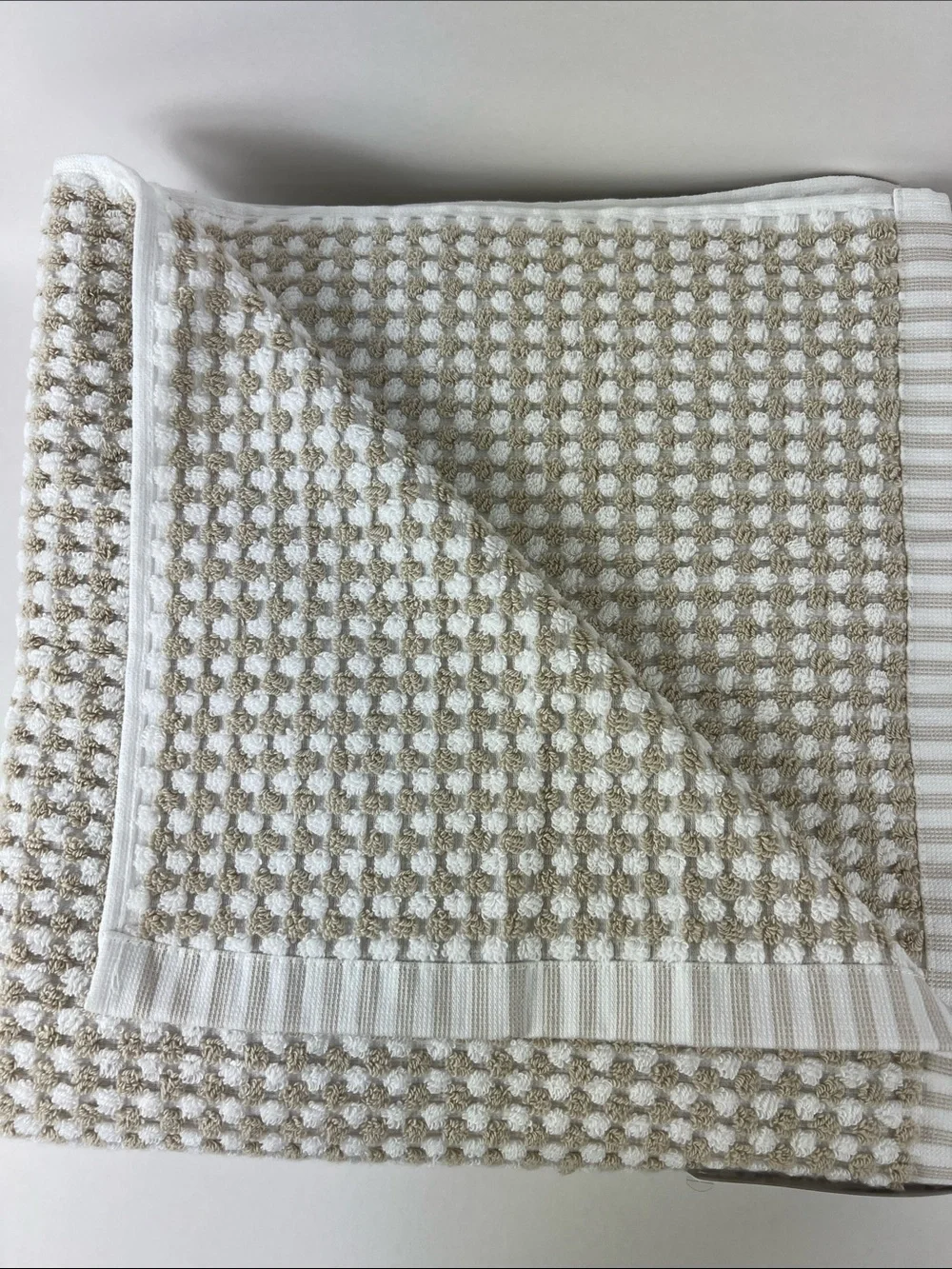 Donna Karan New York DKNY Bath Towel Set Tan White Textured Dots 2 Pc Set NEW